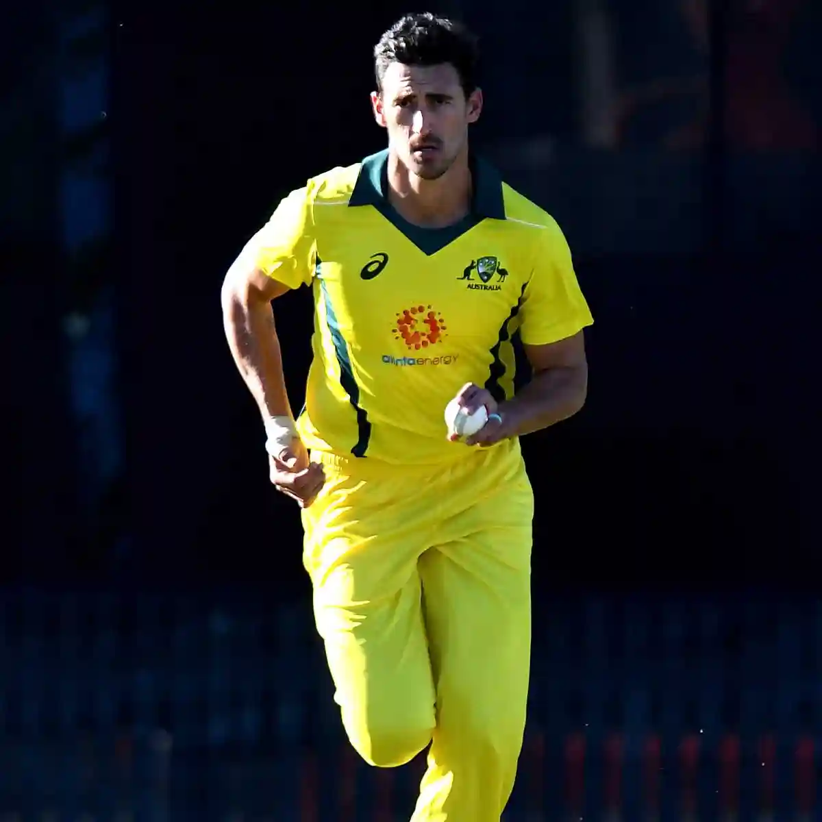Mitchell Starc Ready to Shatter Pakistan Hero’s Historic Bowling Record