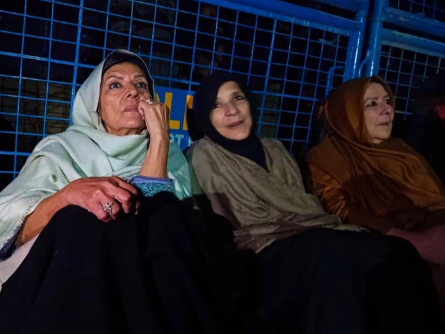 Family, PTI Leadership Protest Outside Adiala Jail After Access to Imran Khan Denied – Complete 2025 Update